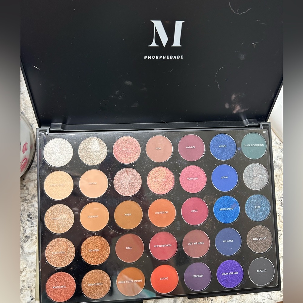 Morphe eyeshadow palette